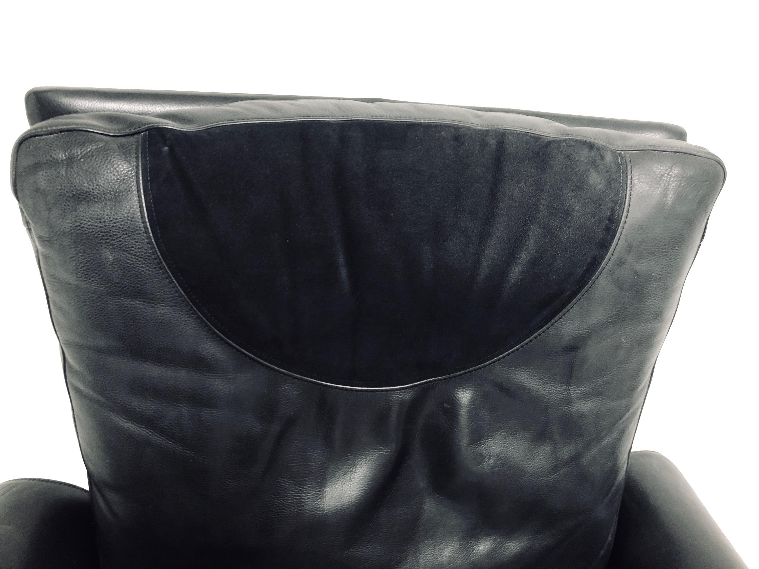 Fauteuil de salon et pouf en cuir noir Guido Faleschini, Italie, 1970 en vente 1