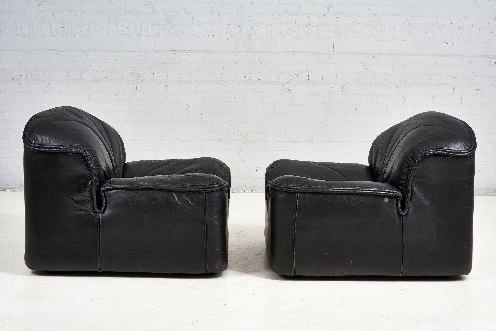 Post-Modern Guido Faleschini Black Leather Lounge Chairs Mariani for Pace For Sale