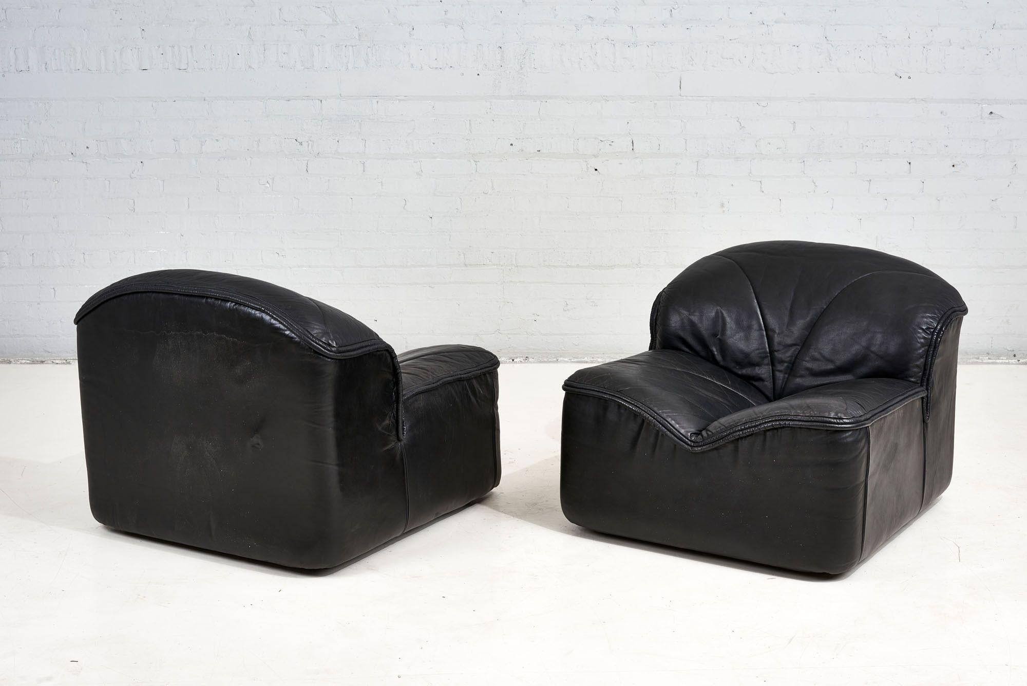 Italian Guido Faleschini Black Leather Lounge Chairs Mariani for Pace For Sale