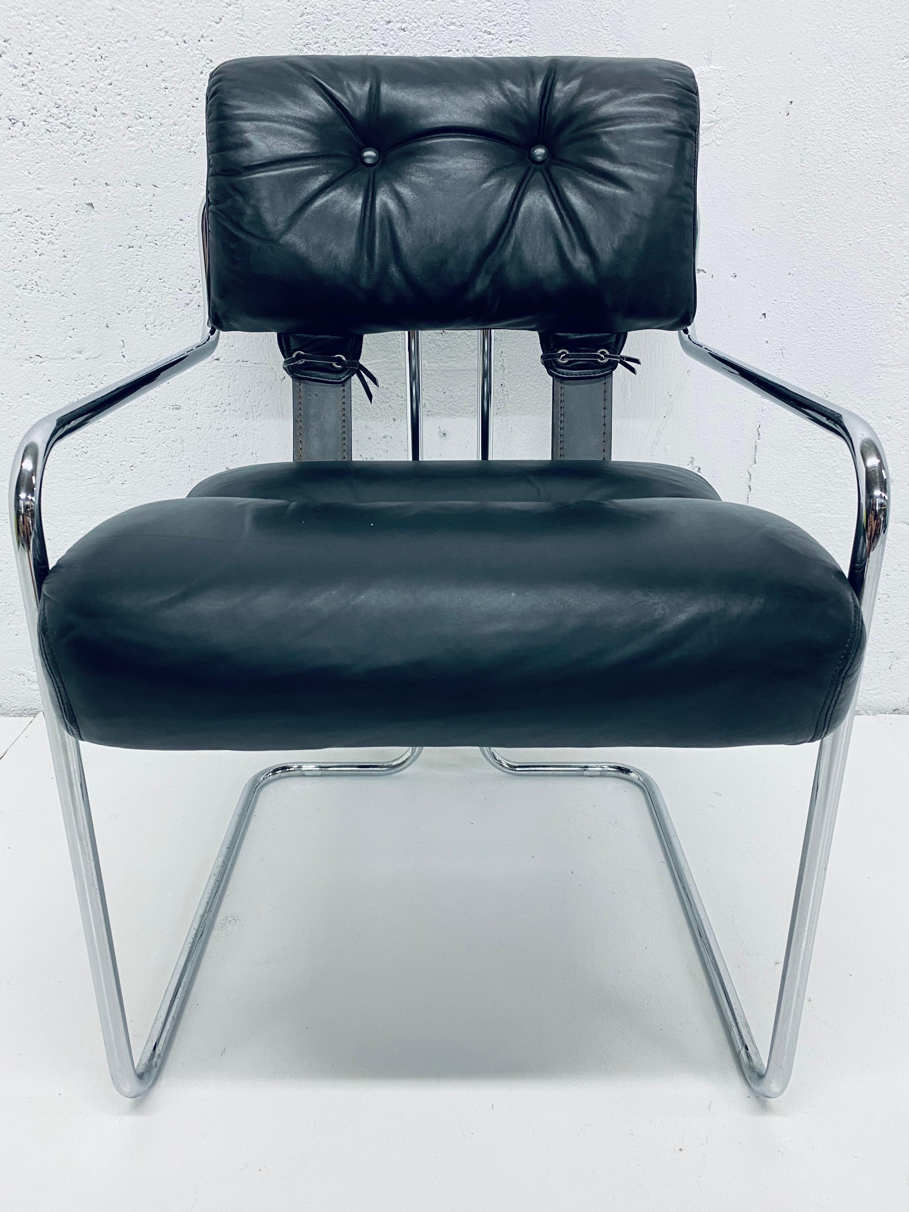 Single black leather and black strap chair on tubular chrome frame by Guido Faleschini for Pace collection, 1980s.

Measurements: Arm height 19-1/2