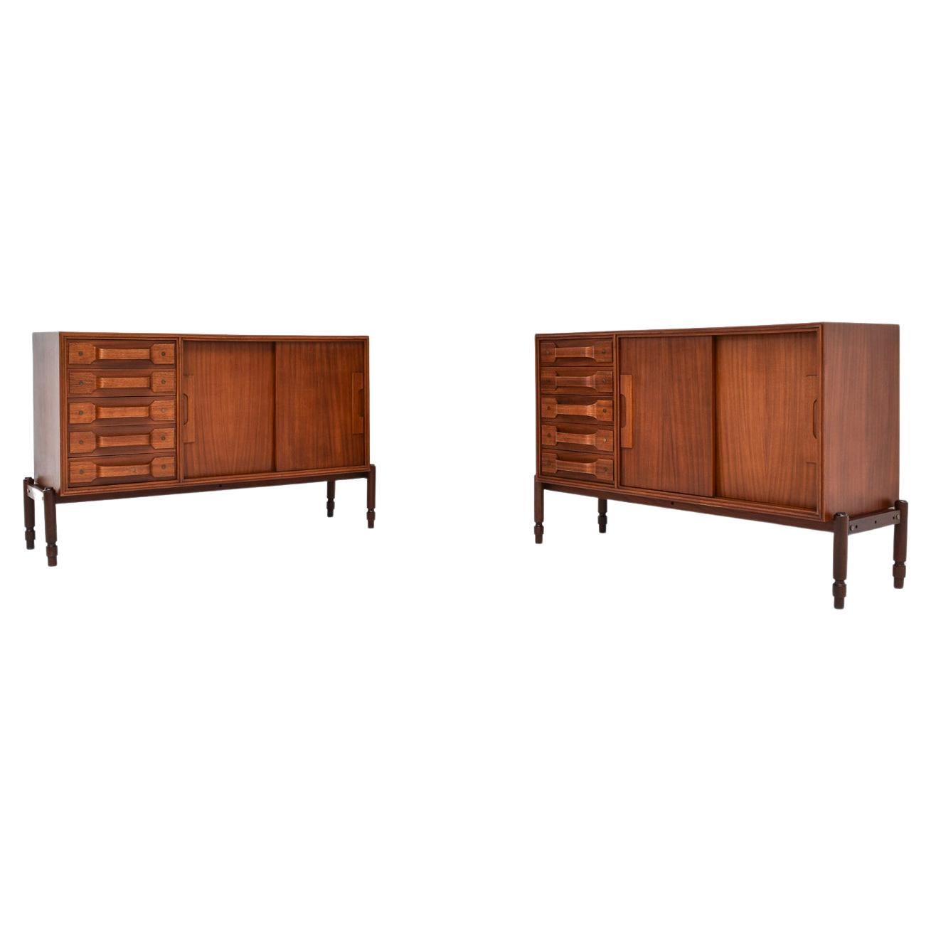 Rare Italian teak cabinet with rosewood legs by Guido Faleschini for Fratelli Longhi, 1950s. 
Very good original condition. 
  