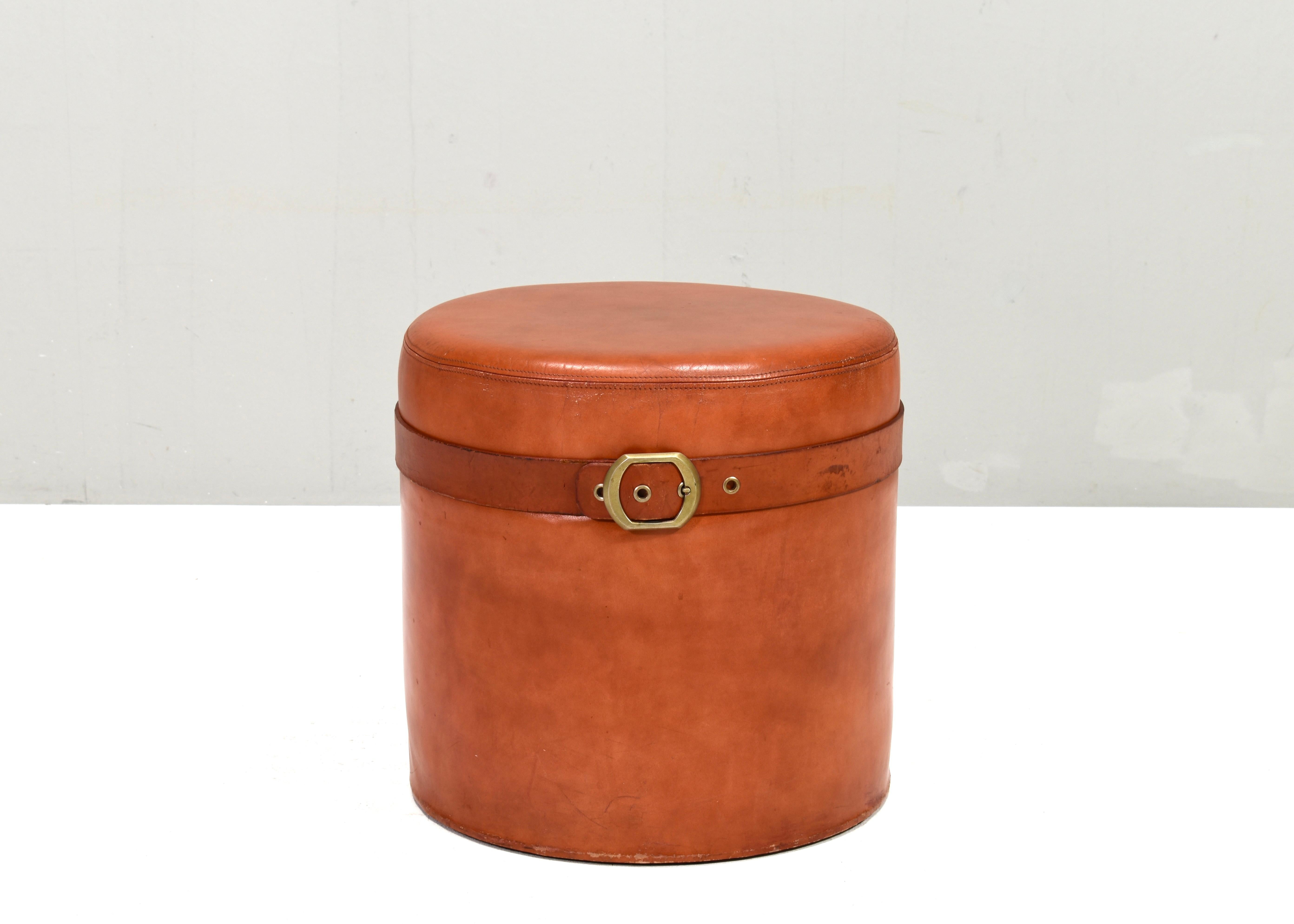 Indulge in timeless Italian craftsmanship with the Guido Faleschini Leather Pouf by i4 Mariani and Hermès.

This is a vintage piece, not a later reproduction. This listing is for one pouf, another one is available (in a lesser condition).

Inspired