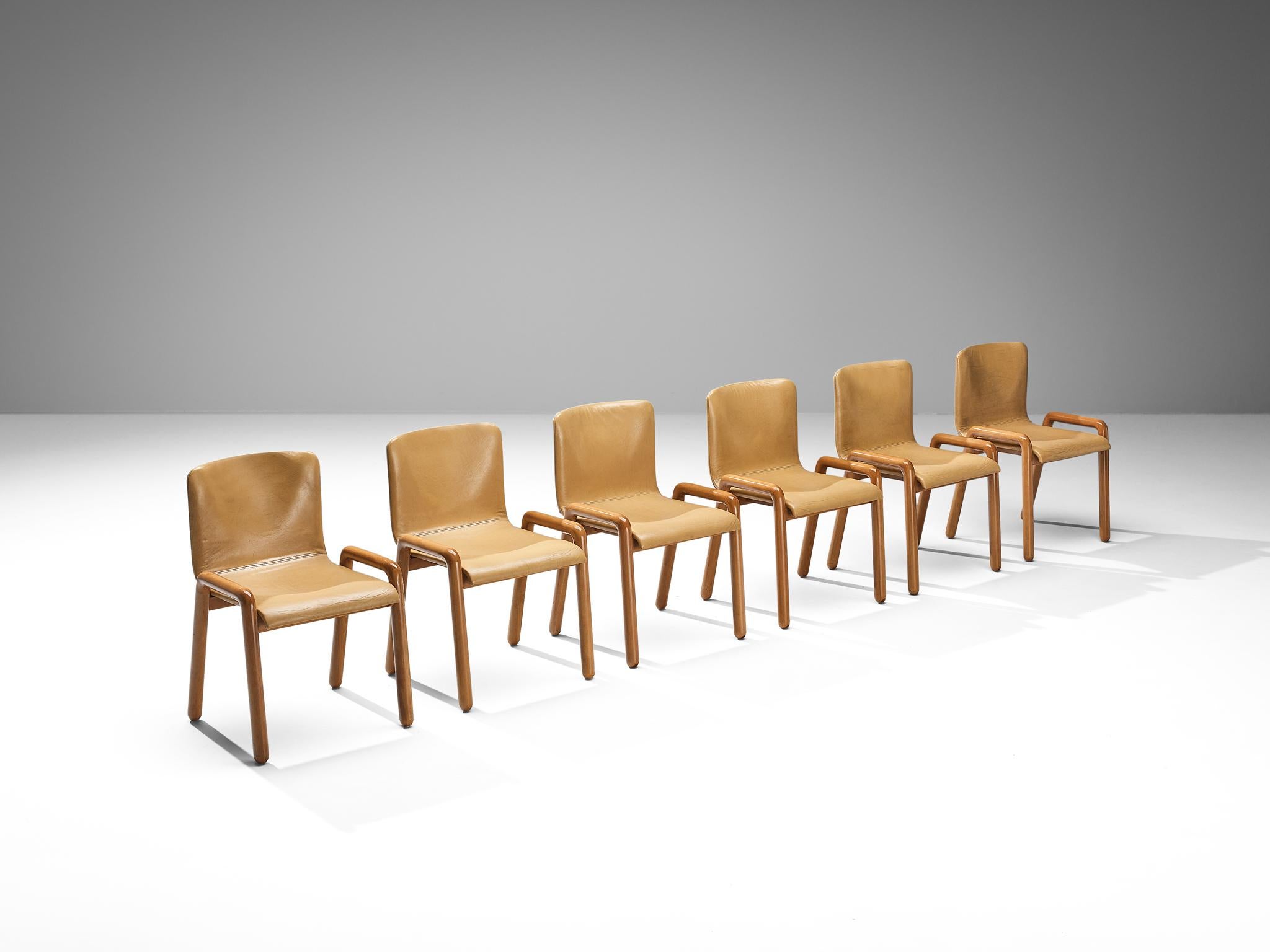 Guido Faleschini pour i4 Mariani, ensemble de six chaises de salle à manger 'Dilos', faisant partie de la 'Pace Collection', hêtre, cuir, Italie, vers 1975.

Ces chaises 