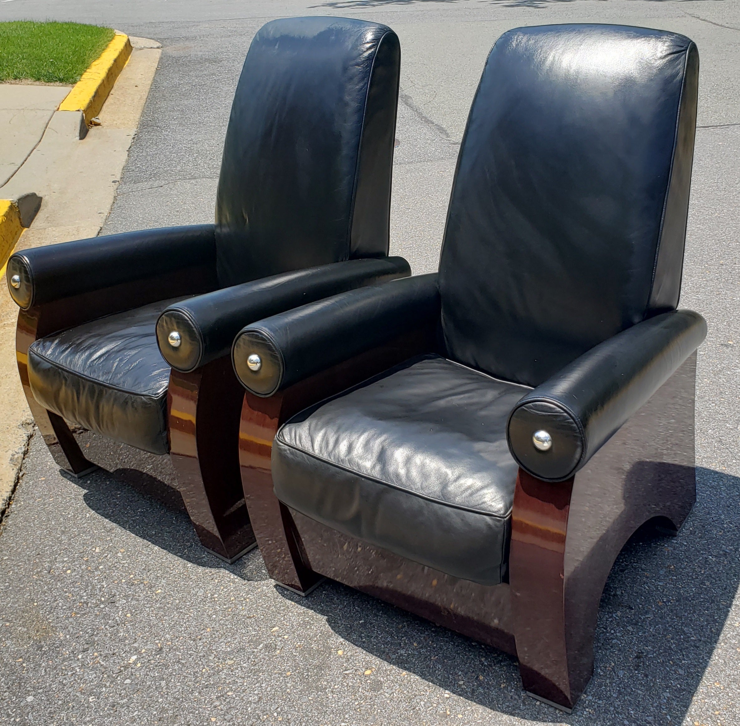 An exceptional pair of Guido Faleschini for Mariani Italian Leather Lounge Chairs. 
Very comfortable. Leather in Good vintage condition.

Measures 32