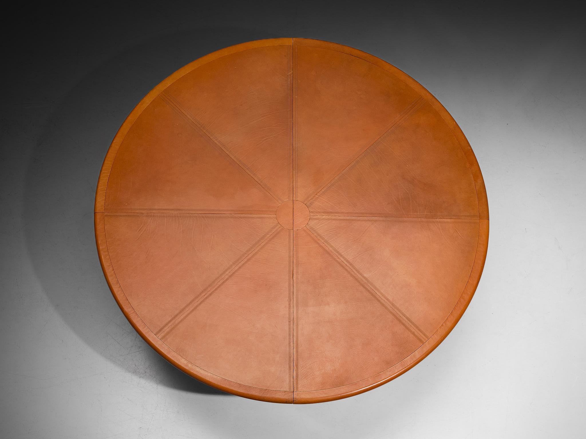 italien Guido Faleschini for Mariani Round Table in Cognac Leather 8ft en vente