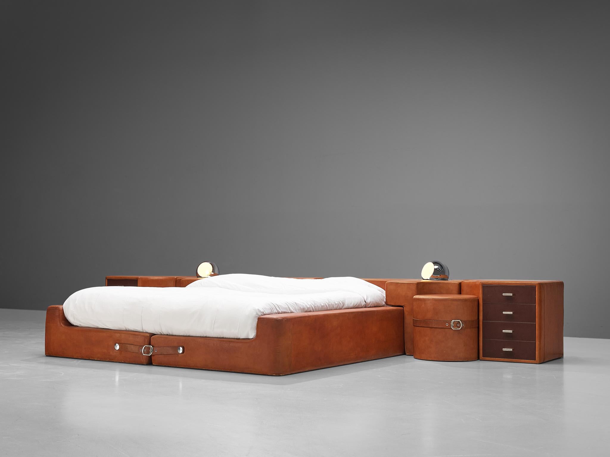 Guido Faleschini for Mariani Set of Bed, Nightstands and Stools in Leather 3