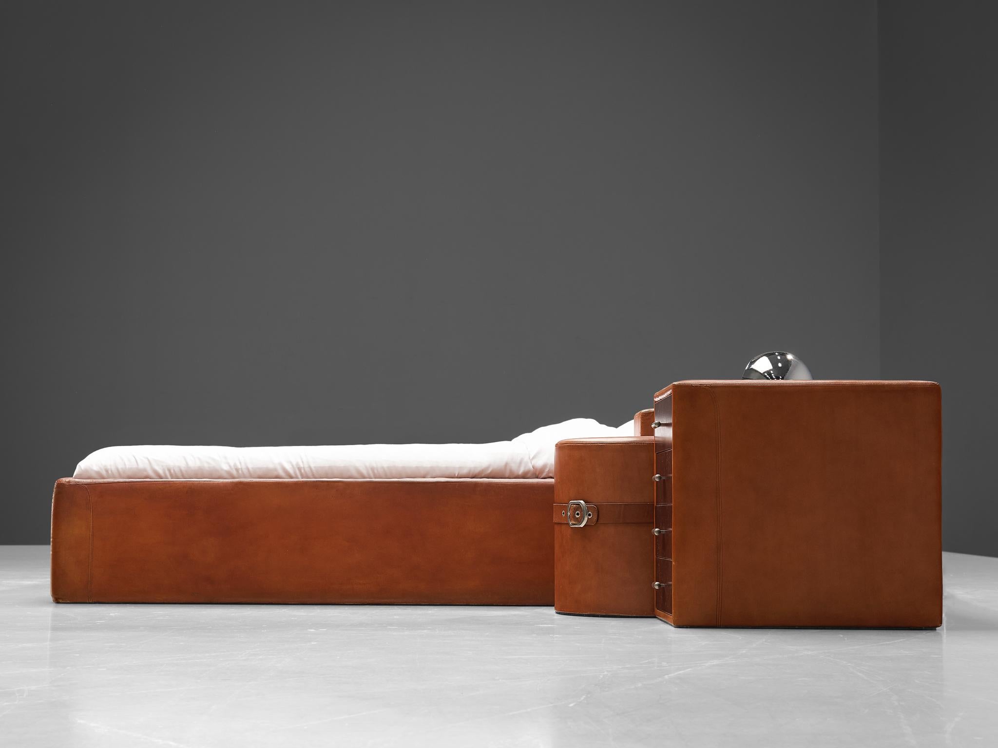 Guido Faleschini for Mariani Set of Bed, Nightstands and Stools in Leather 4