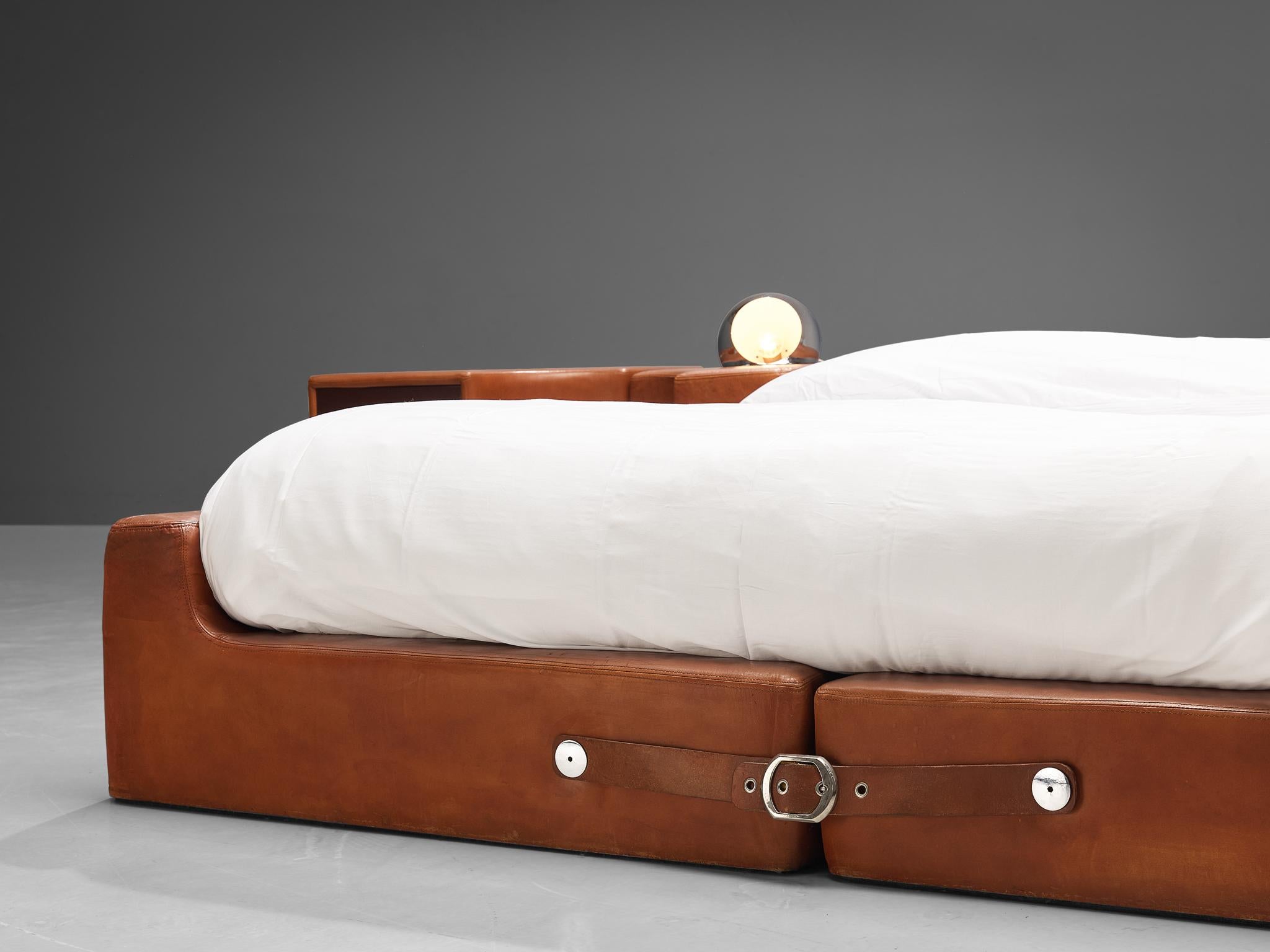 Guido Faleschini for Mariani Set of Bed, Nightstands and Stools in Leather 6
