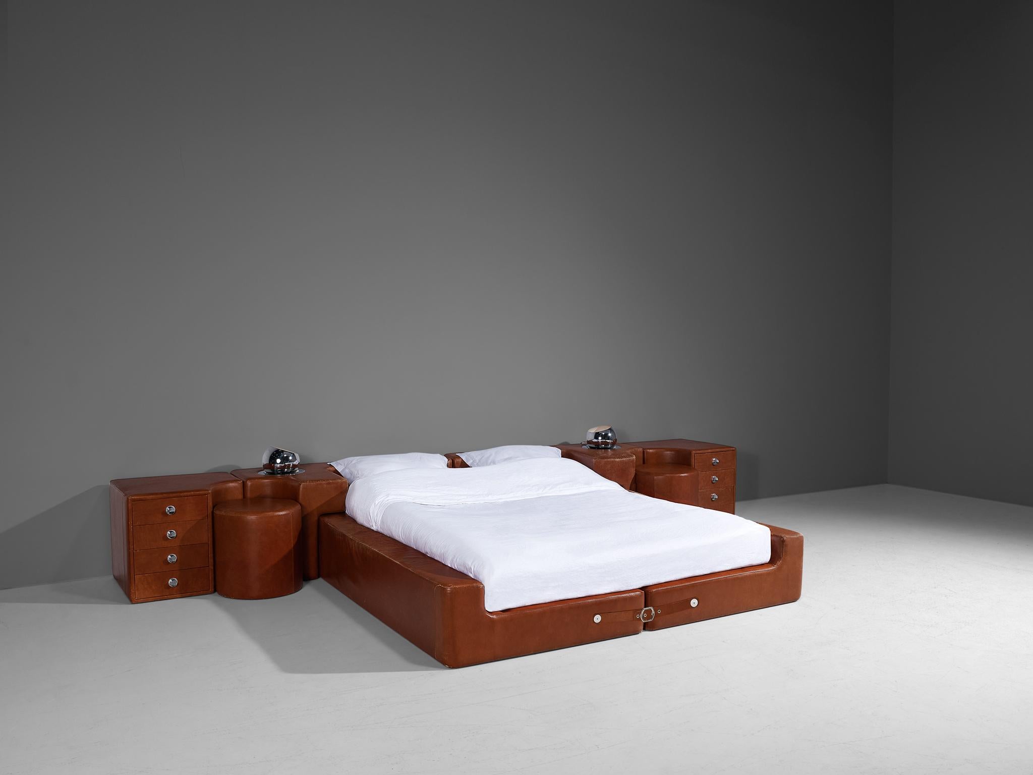 Guido Faleschini for Mariani Set of Bed, Nightstands and Stools in Leather 6