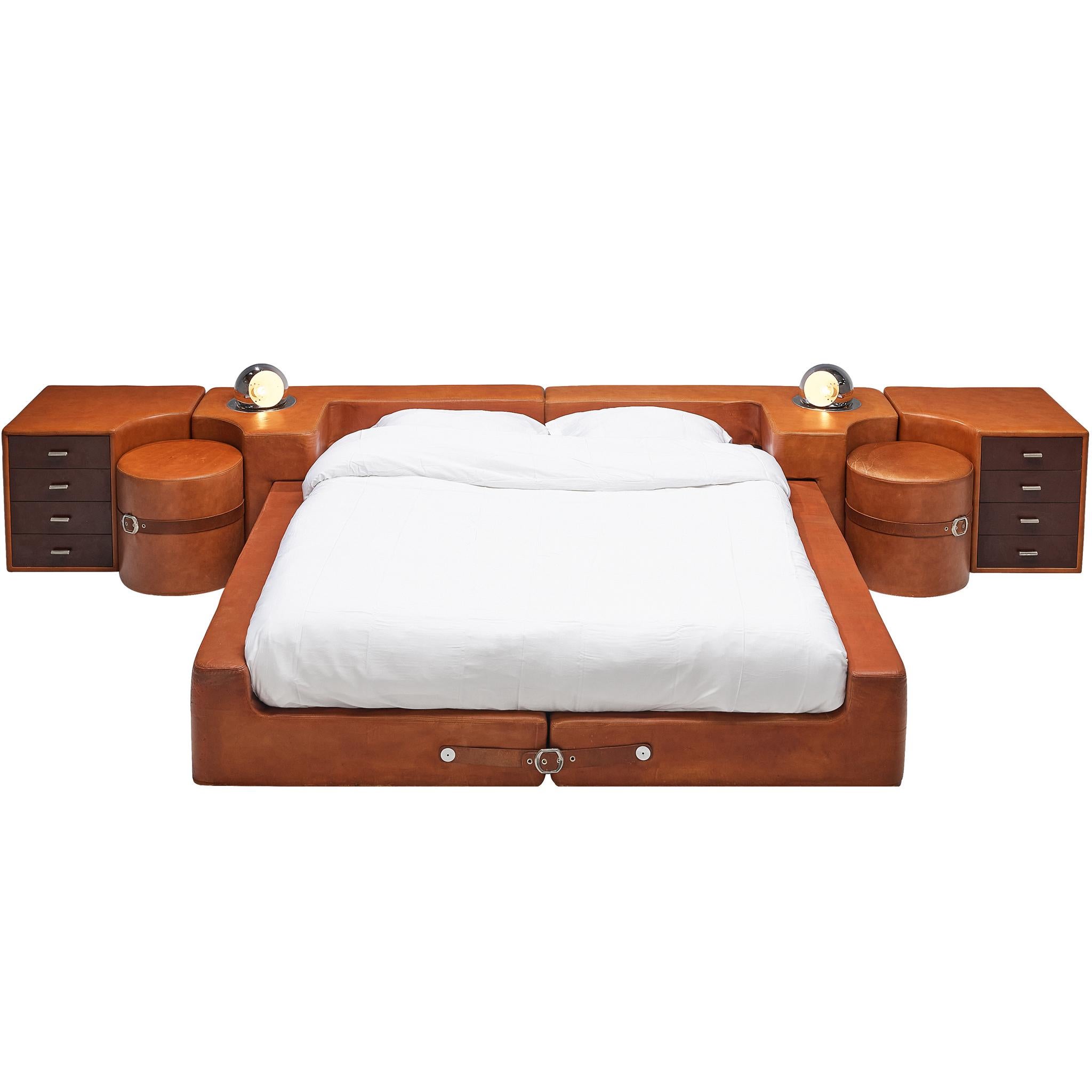 Guido Faleschini for Mariani Set of Queen Bed Nightstands and Stools in Leather For Sale