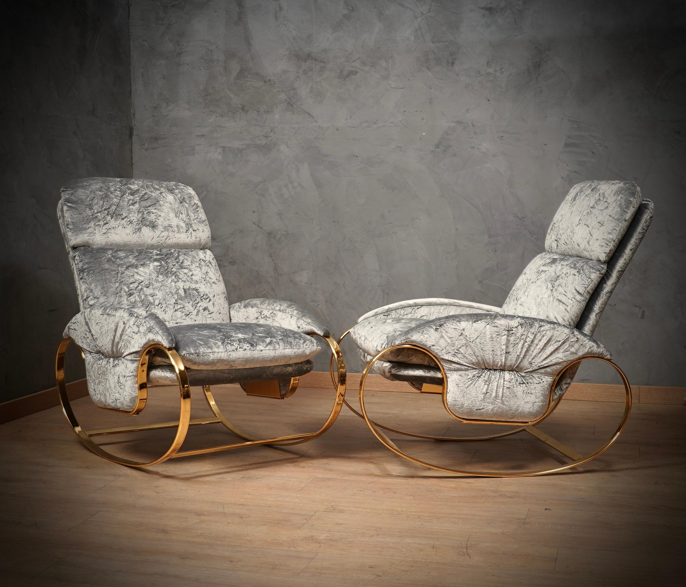Guido Faleschini Sillón / mecedora de metal dorado y terciopelo gris, 1970 en venta 1