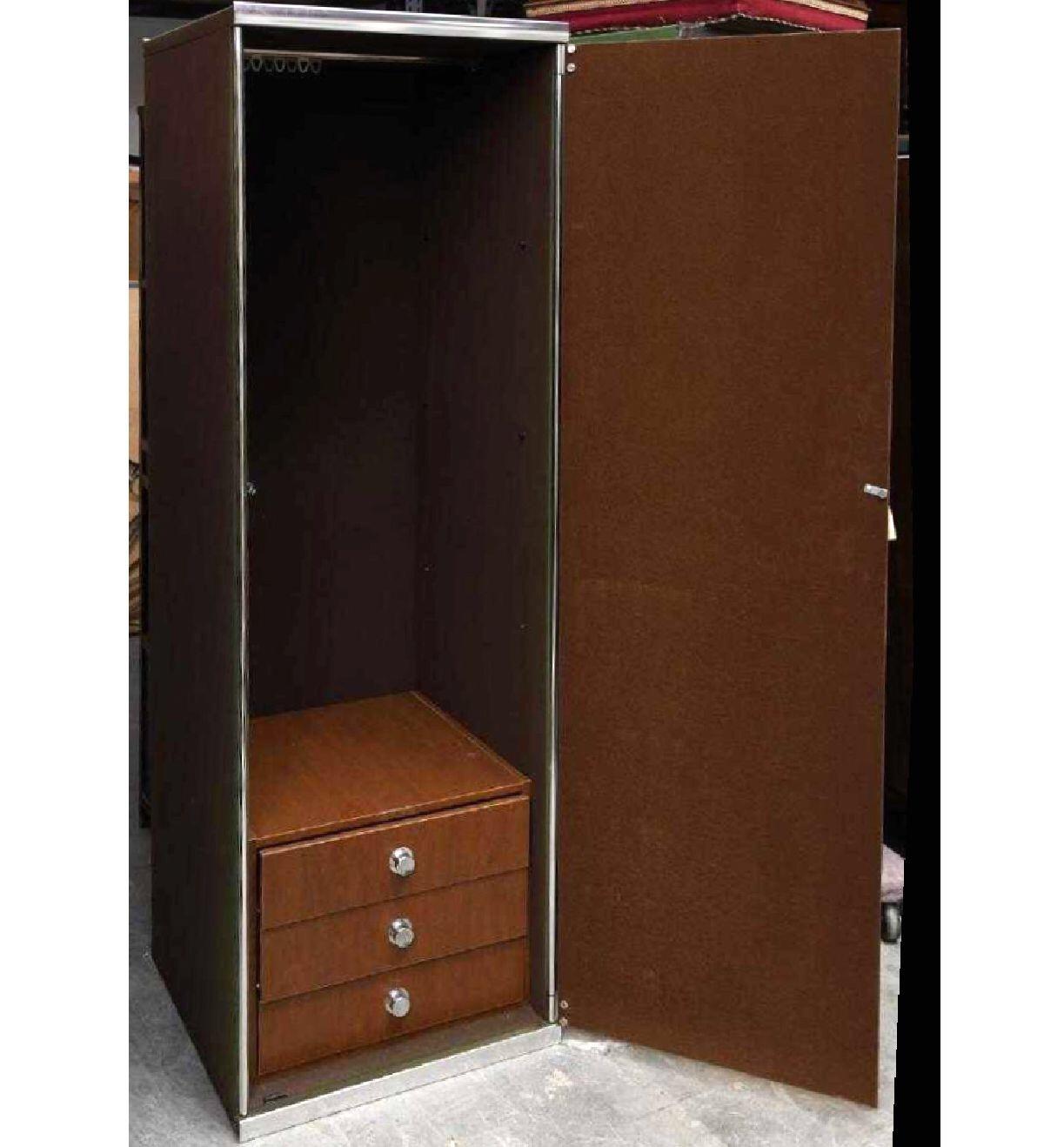 I4 Mariani for Pace mirrored wardrobe cabinet, 20th century, designed by Guido Faleschini, displayed and available for custom order at select Hermès retail locations in the 1970s. Extremely rare, especially with in-tact mirrored front. Gorgeous,