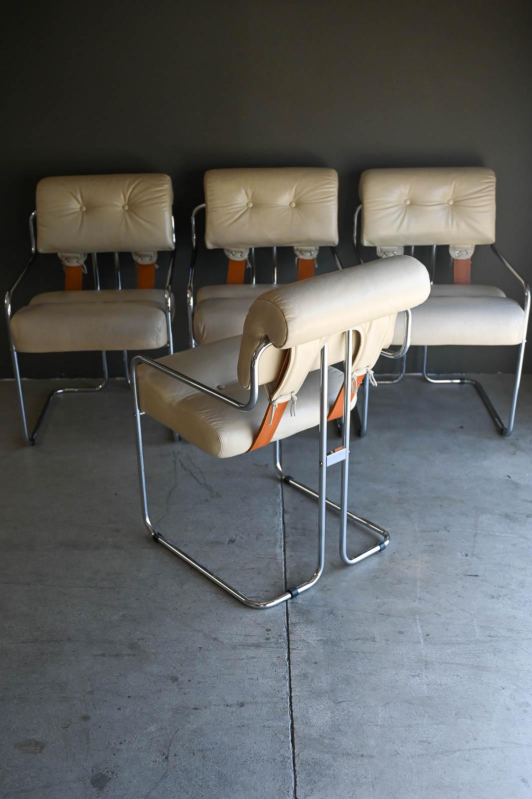Guido Faleschini Tucroma Stühle für i4 Mariani, Italien ca. 1970.  Schönes cremefarbenes Leder mit originalen geprägten Sattellederriemen und verchromten Rohrrahmen.  Leder ist in sehr gutem Originalzustand, wurde professionell aufbereitet und