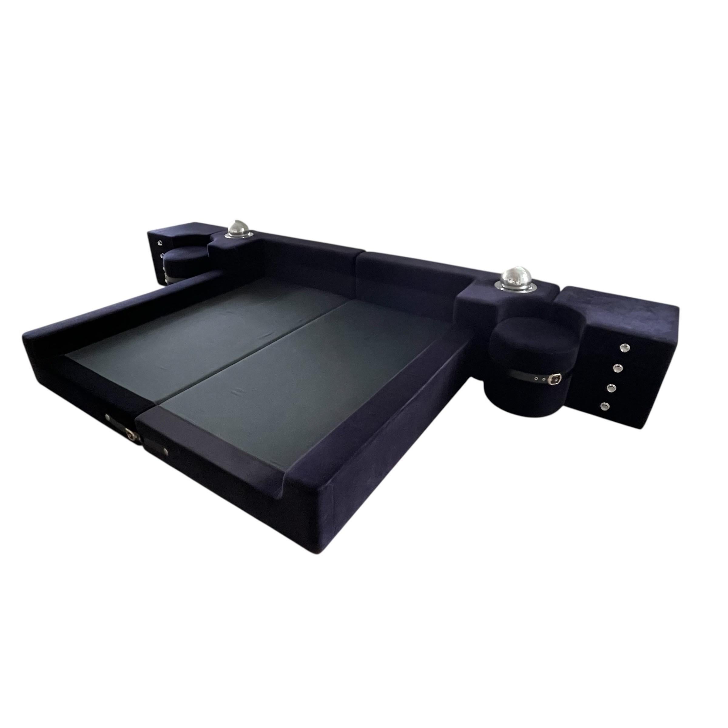 Guido Faleschini Tucromo Kingsize-Bett aus Samt von i4 Mariani, Italien, 1970er Jahre im Angebot 1