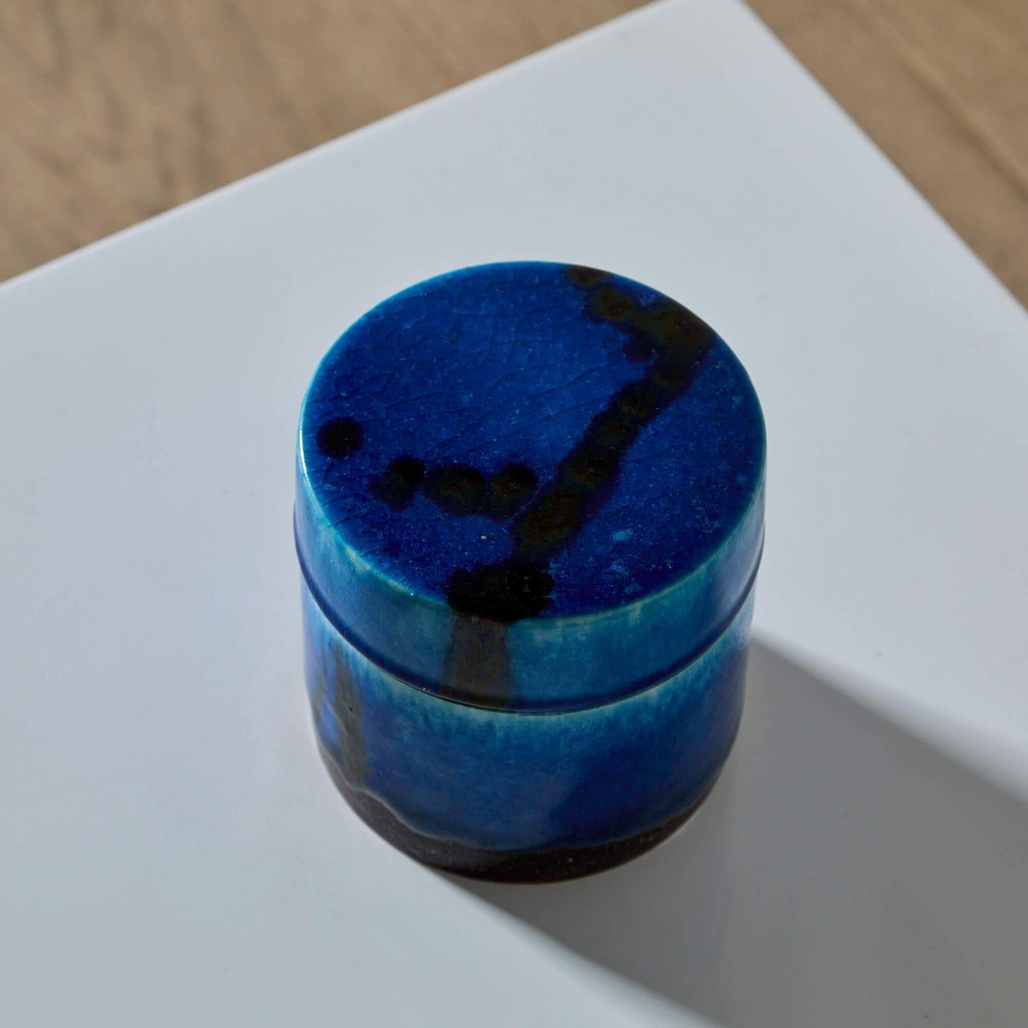 Guido Gambone Vaso con coperchio in ceramica blu In condizioni buone in vendita a Long Island City, NY