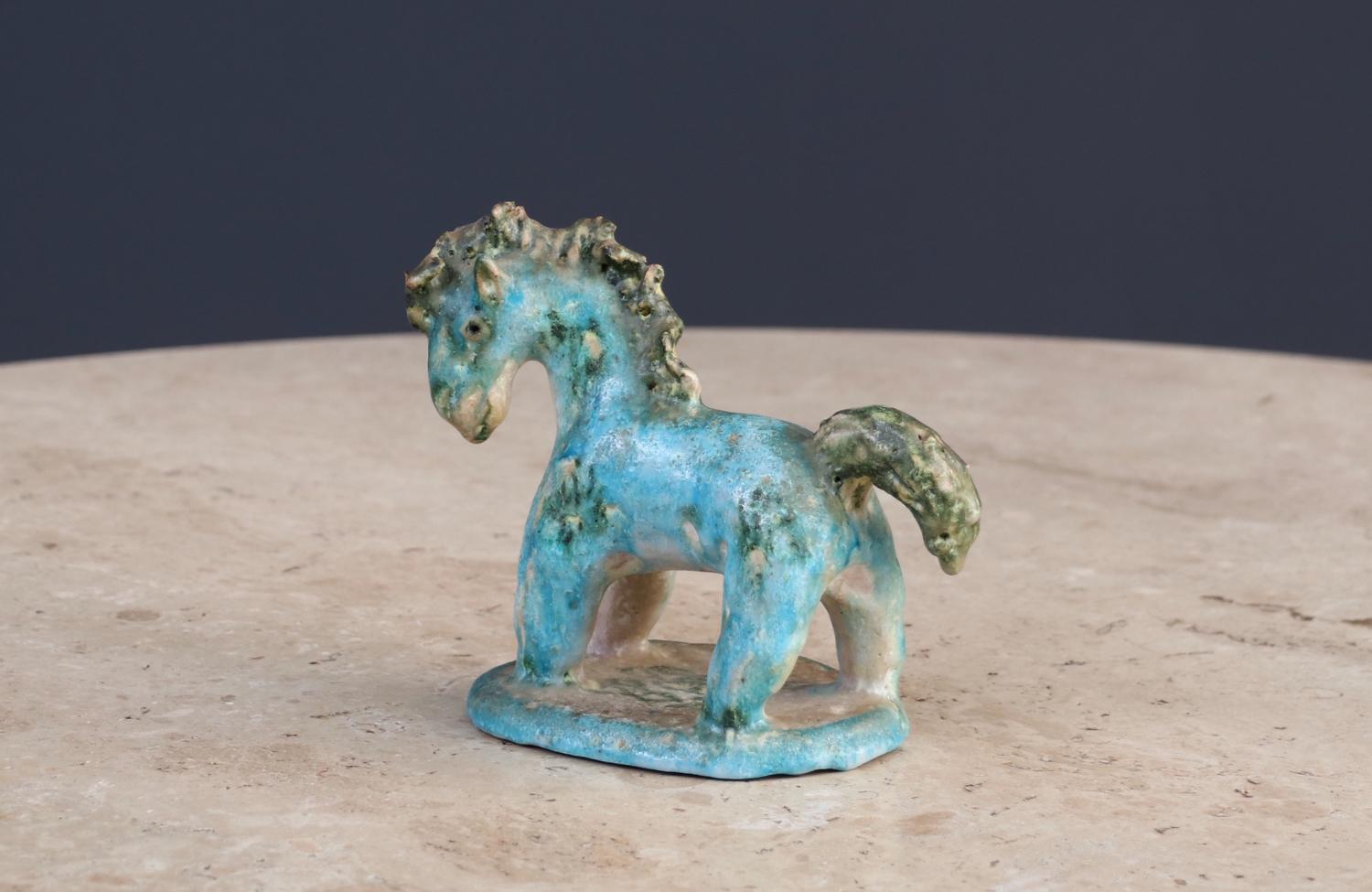 Vernissé Sculpture de cheval en céramique de Guido Gambone en vente