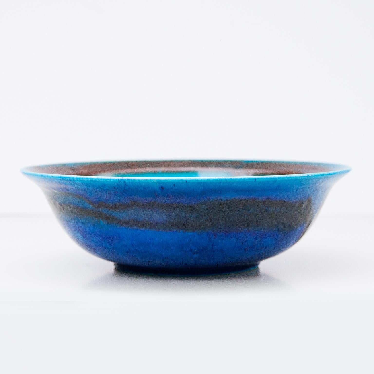 italien Guido Gambone grand bol en céramique bleue en vente