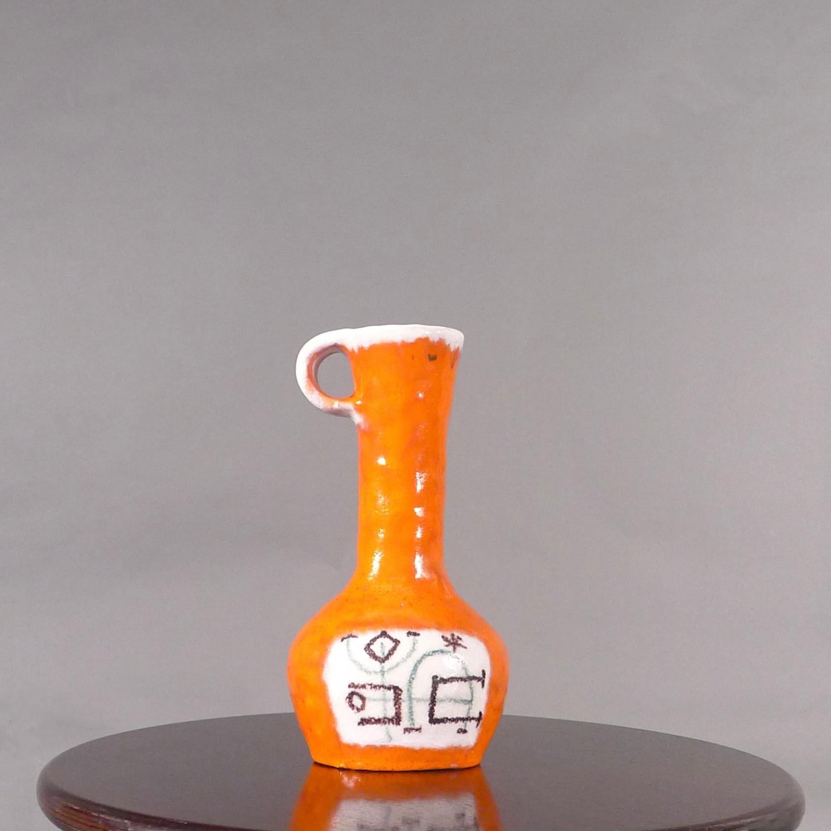 Italiano Guido Gambone, Vaso o brocca in maiolica a smalto arancione, anni '50, firmato in vendita