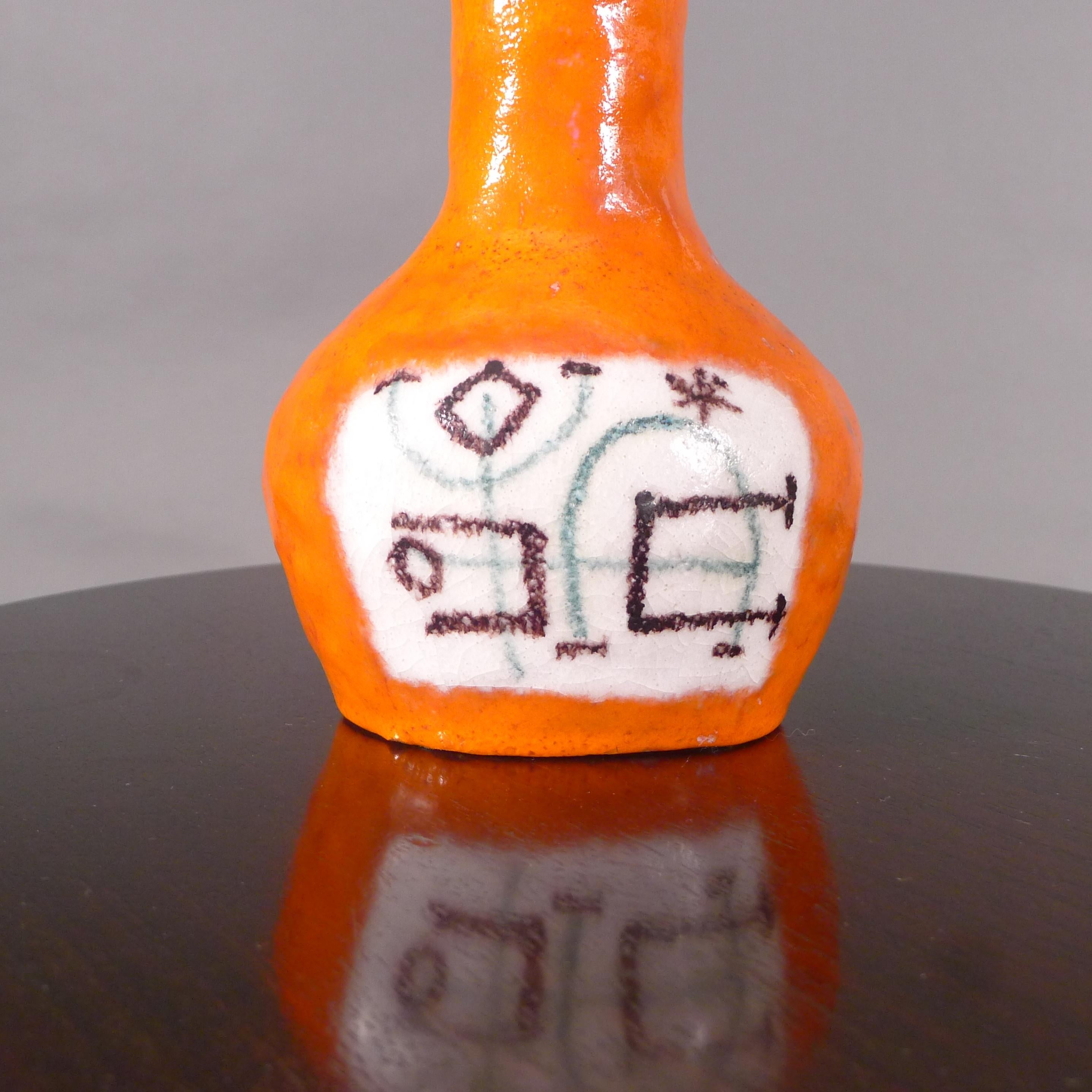 Guido Gambone, Vaso o brocca in maiolica a smalto arancione, anni '50, firmato In condizioni buone in vendita a Wargrave, Berkshire
