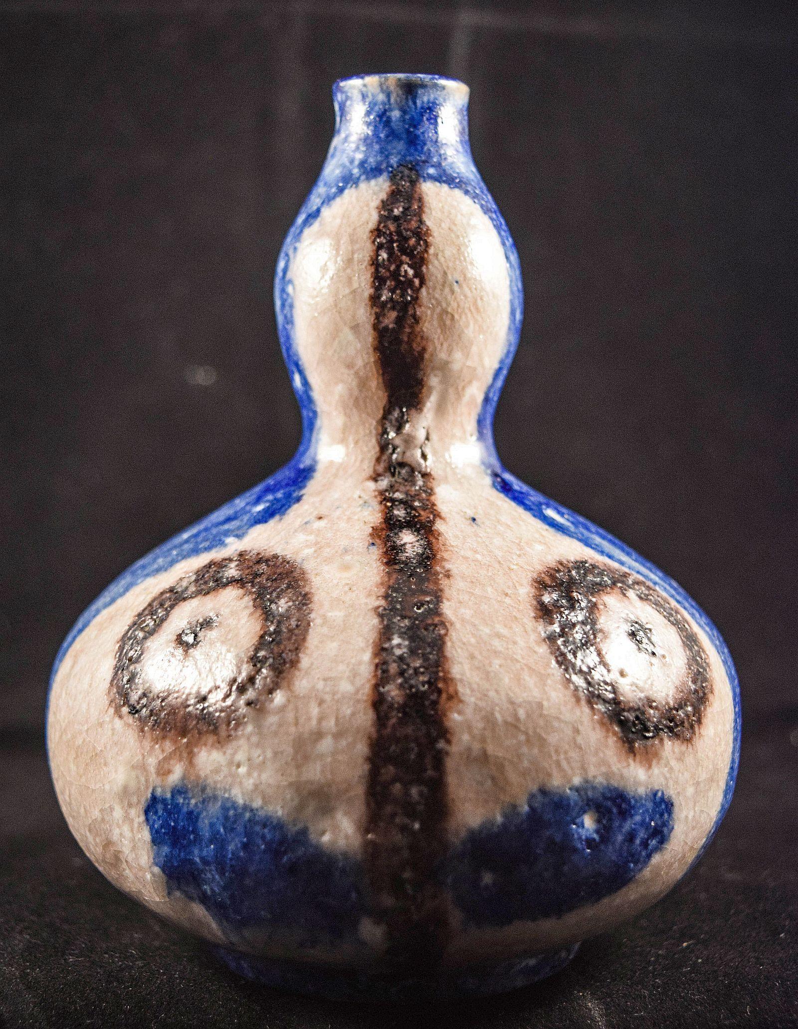 Guido Gambone pottery vase ovoid with knopped neck painted with a geometric face For Sale 7