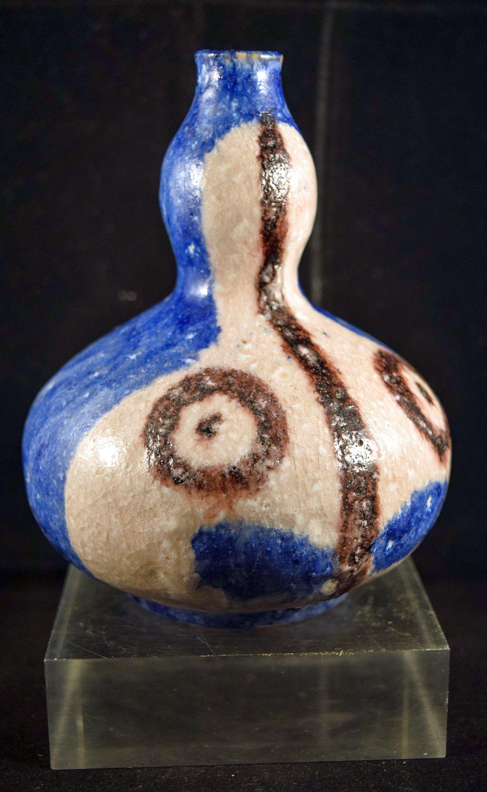 Guido Gambone pottery vase ovoid with knopped neck painted with a geometric face For Sale 1