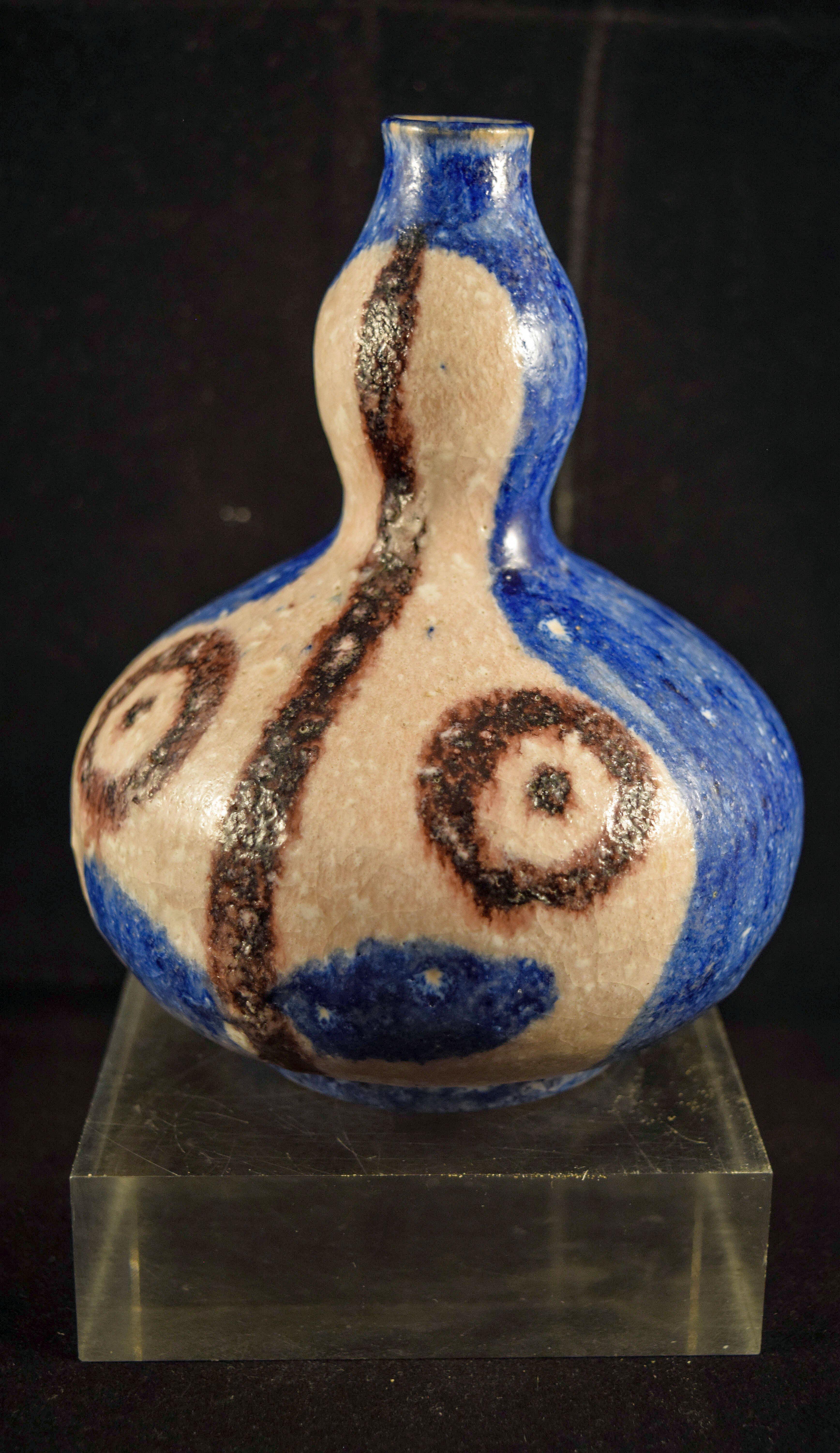 Guido Gambone pottery vase ovoid with knopped neck painted with a geometric face For Sale 3