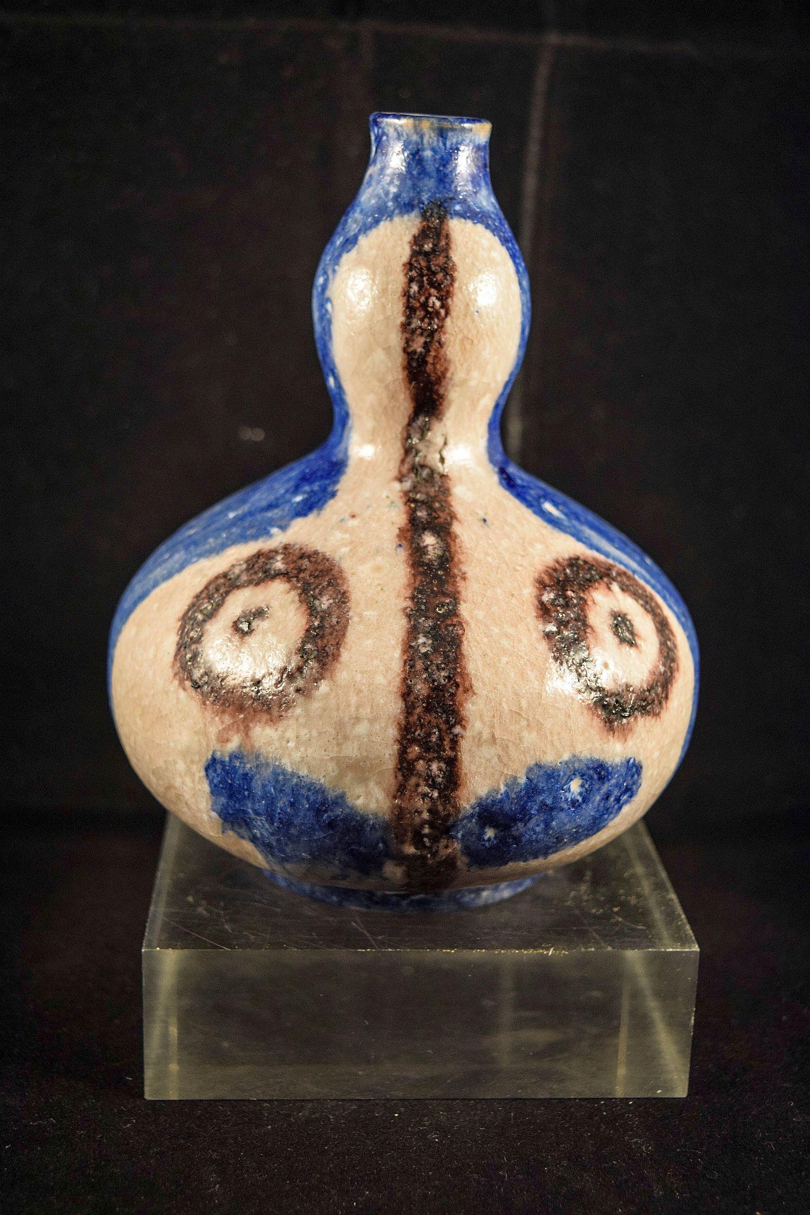 Guido Gambone pottery vase ovoid with knopped neck painted with a geometric face For Sale 4