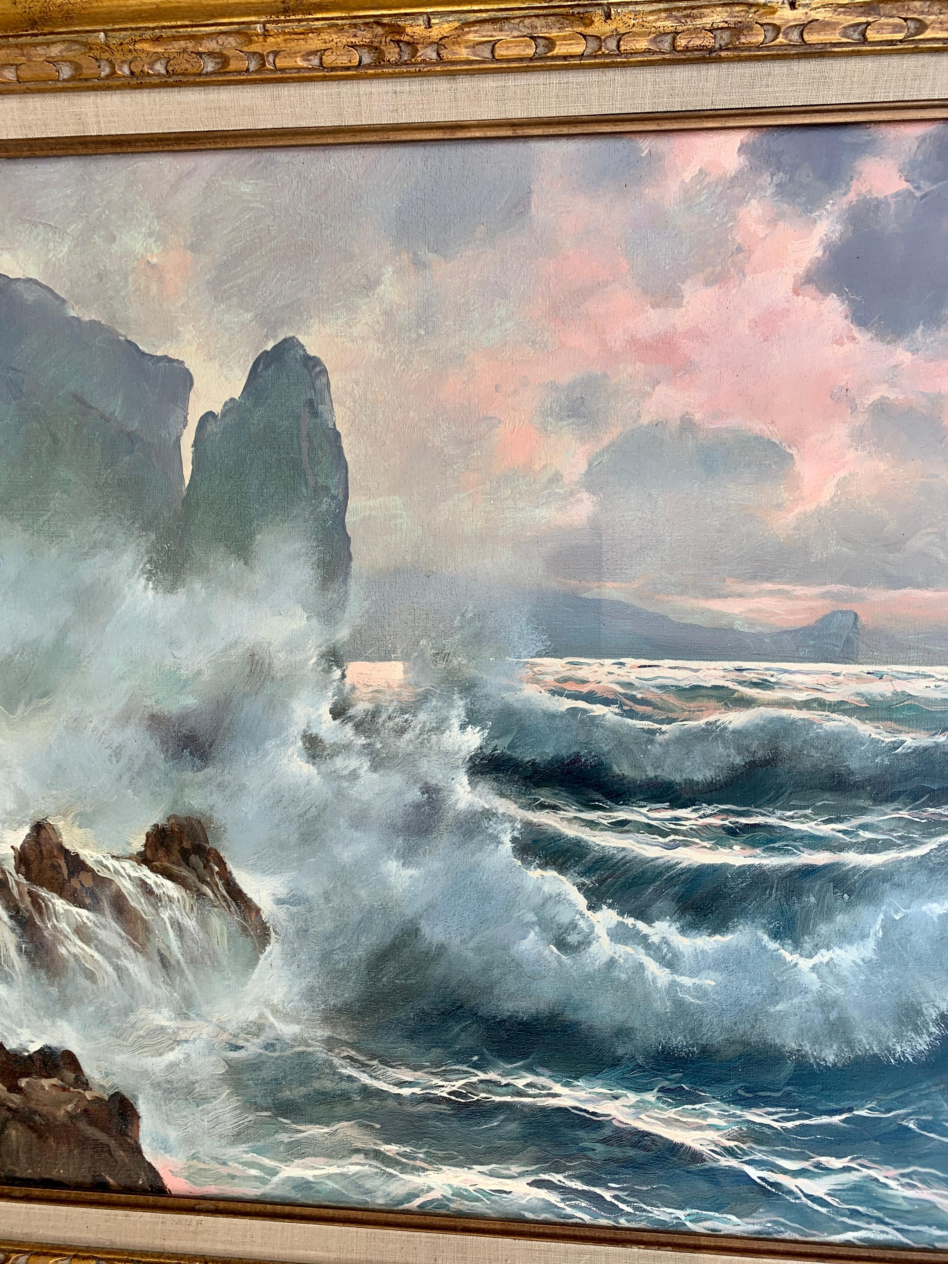 Scène de mer de la côte sud de l'Italie du Sud, des vagues s'écrasant sur des rochers, avec coucher de soleil 2