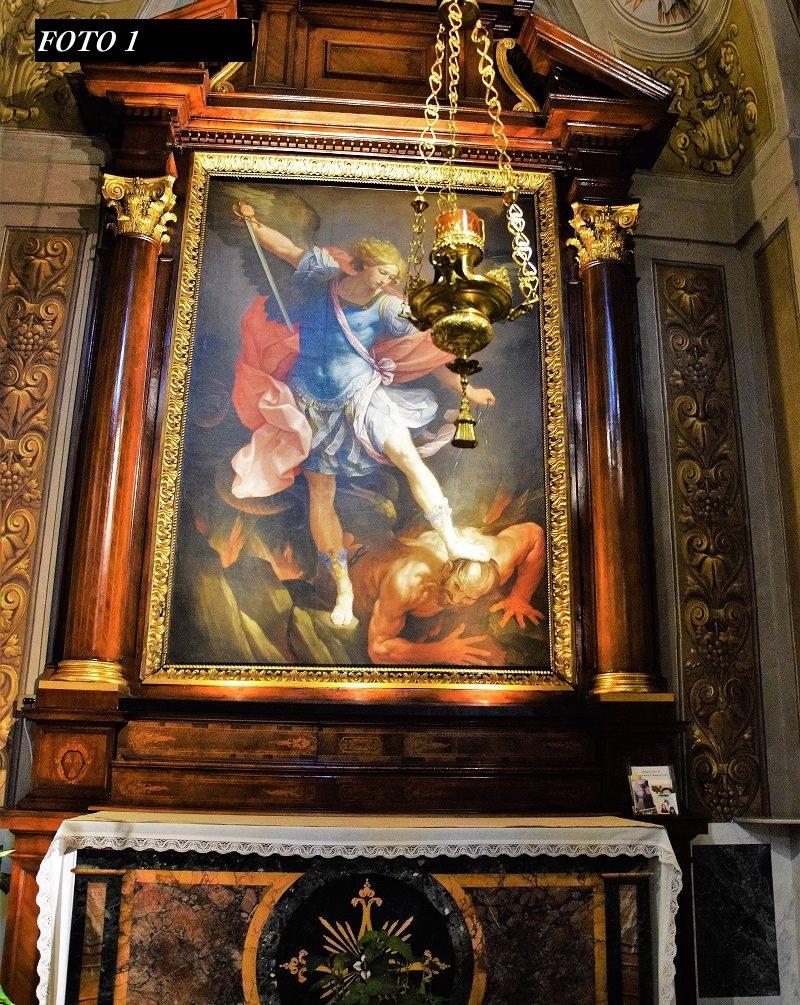 Saint Michael Archangel Reni 17th Century Paint Oil on canvas Old master Italy - Brown Portrait Painting by Guido Reni (bologna 1575 - 1642) Workshop