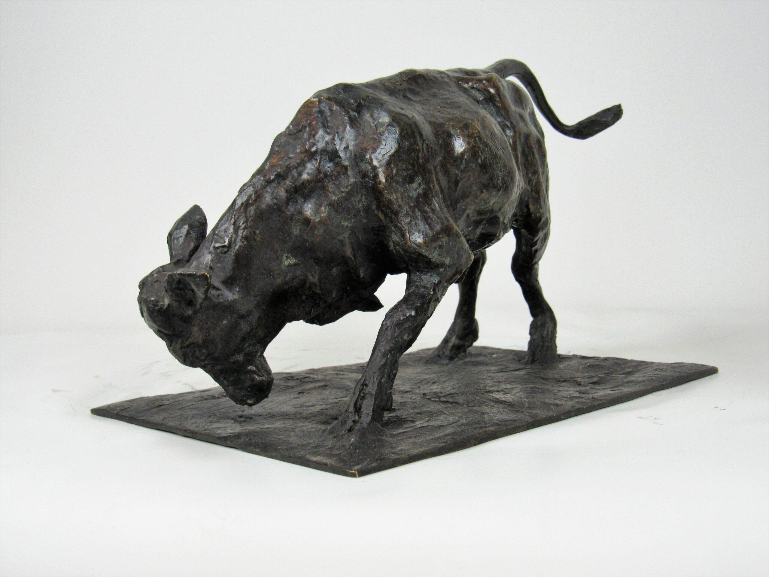 Bronce animal italiano,  Toro joven embistiendo Por Guido Righetti 2