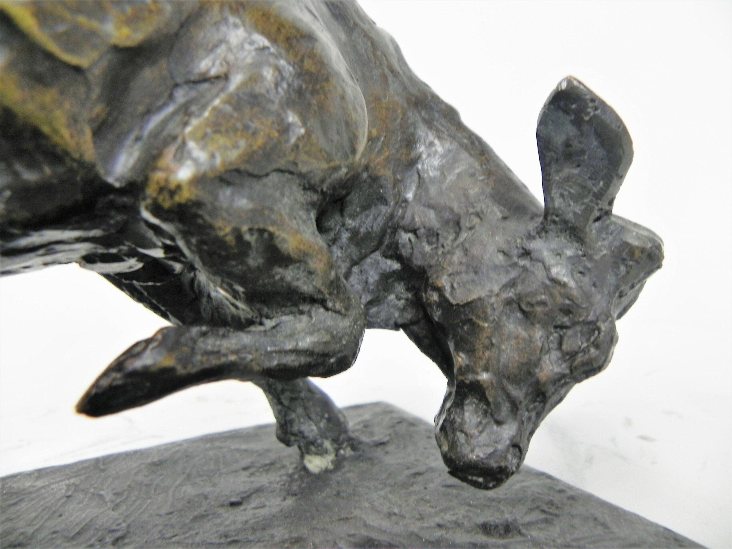 Bronce animal italiano,  Toro joven embistiendo Por Guido Righetti 3