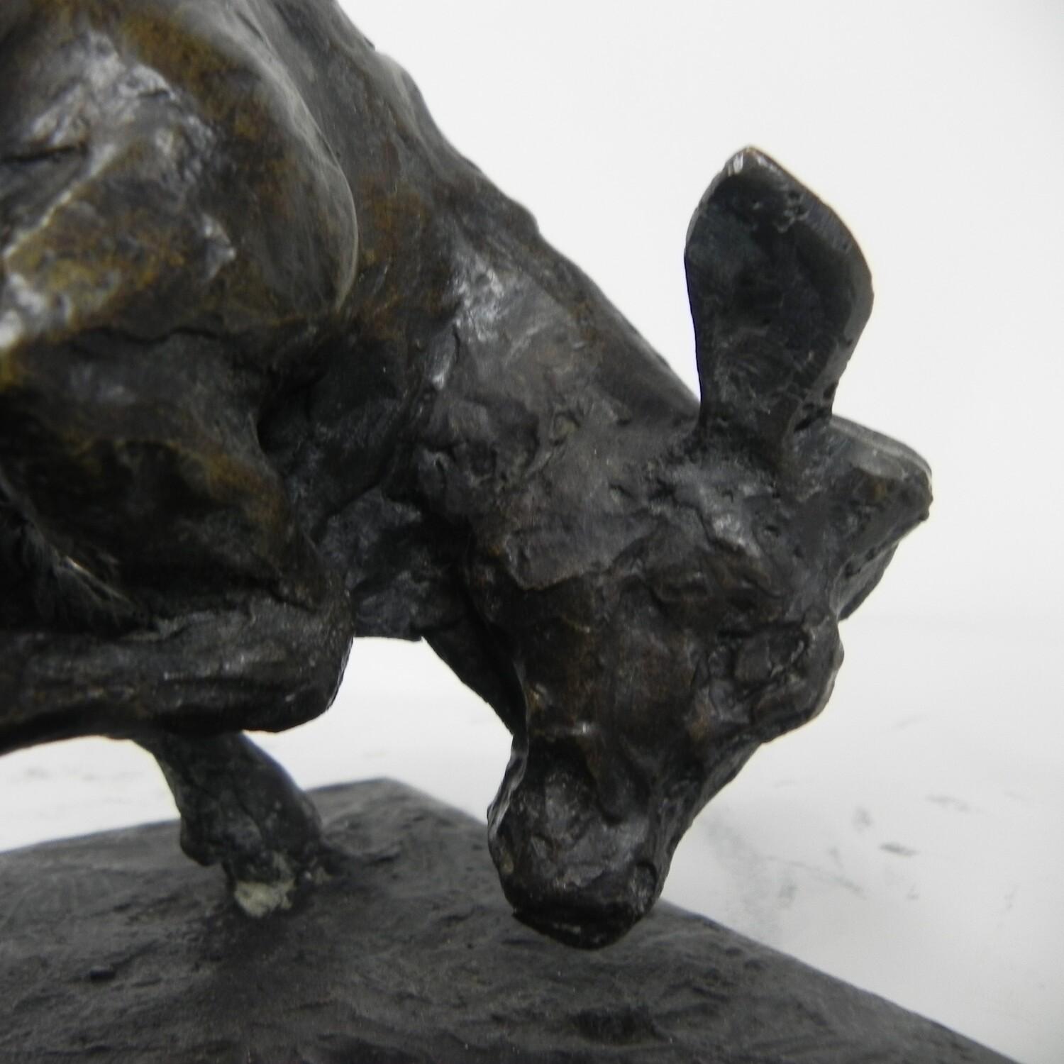 Giovane toro che combatte - Scultura in bronzo di Guido Righetti (c. 1926) in vendita 3
