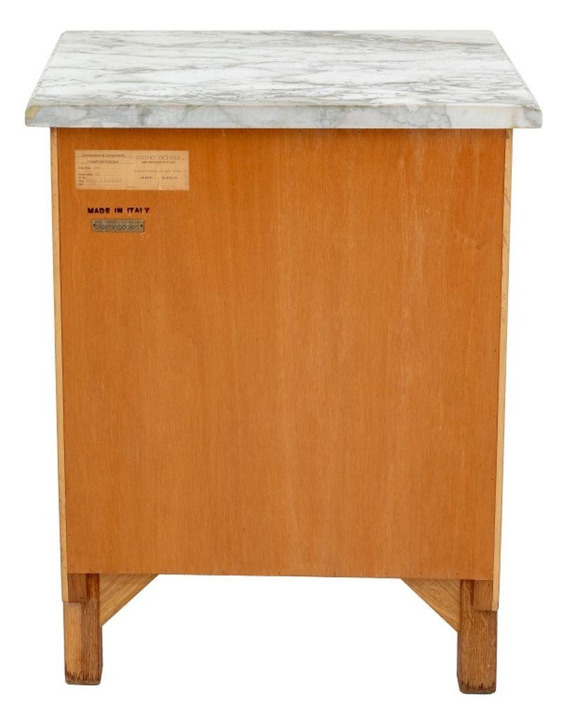 Guido Zichele Table de nuit en bois cérusé avec dessus en marbre Bon état - En vente à Astoria, NY