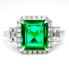 Guild 18K 2.76 Ct Zambia Vibrante Esmeralda Verde Vivo&Diamantes Anillo de Compromiso