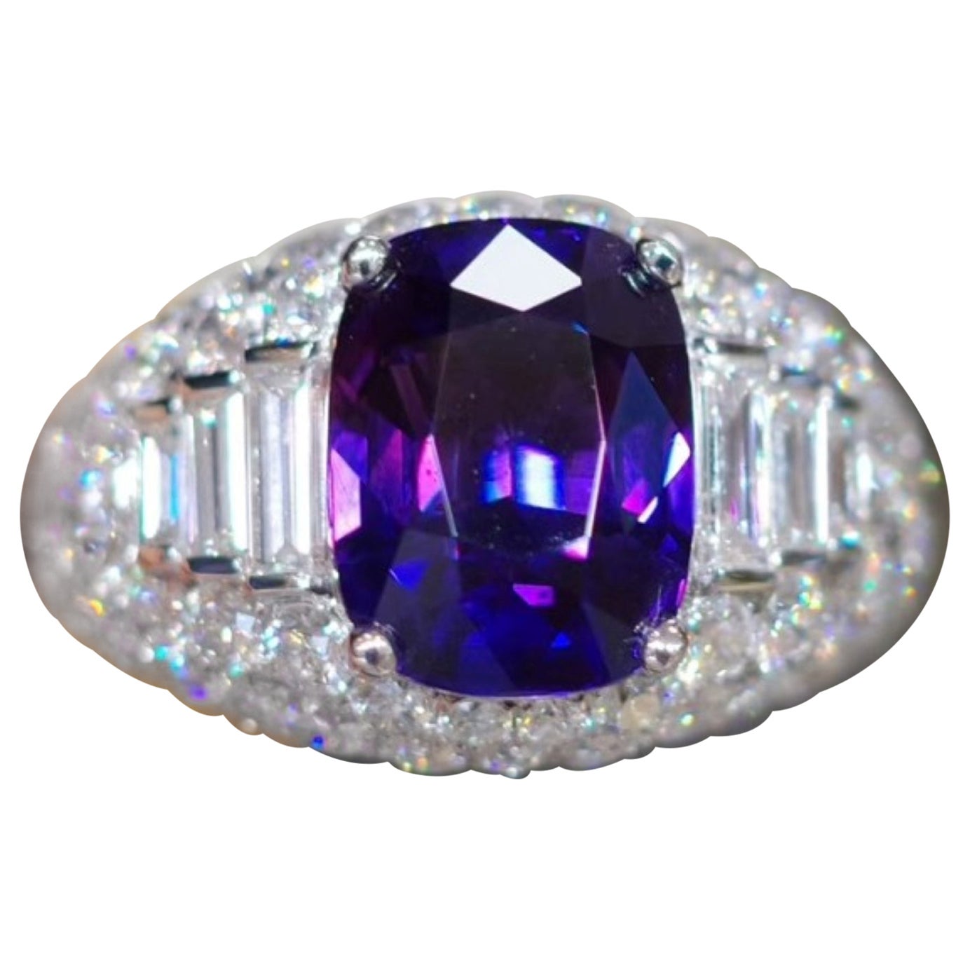 Guild 18K 6.01 Ct Unheated Color Changed Purple Sapphire&Diamond Engagement Ring For Sale