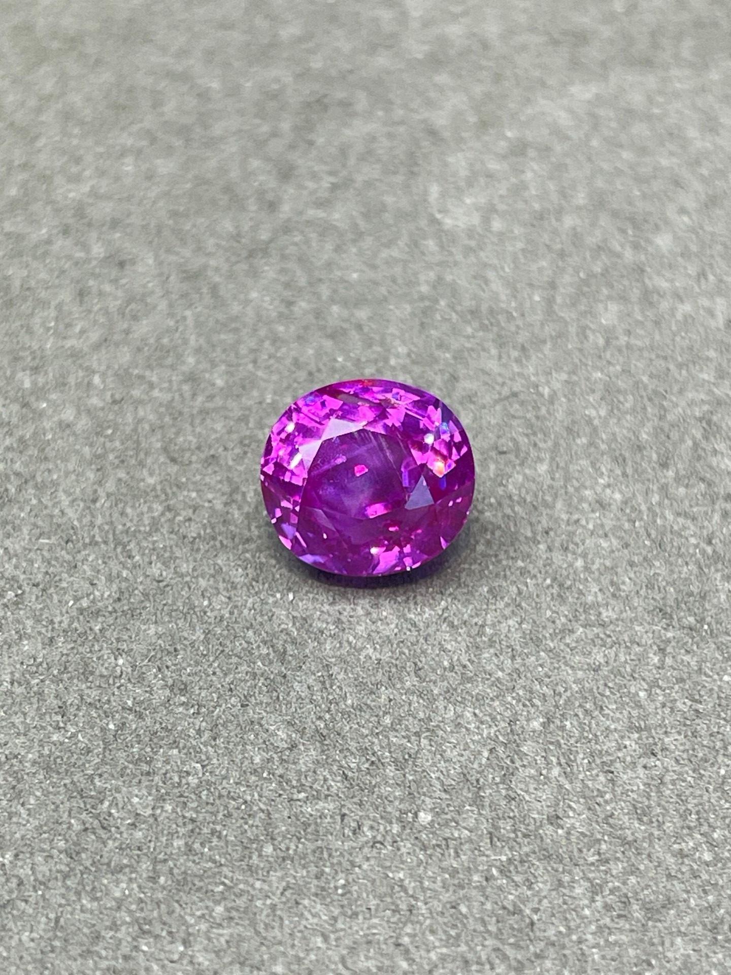 Taille ovale Certificat GUILD Rare saphir naturel non chauffé  violet de Birmanie 3,79 carats en vente