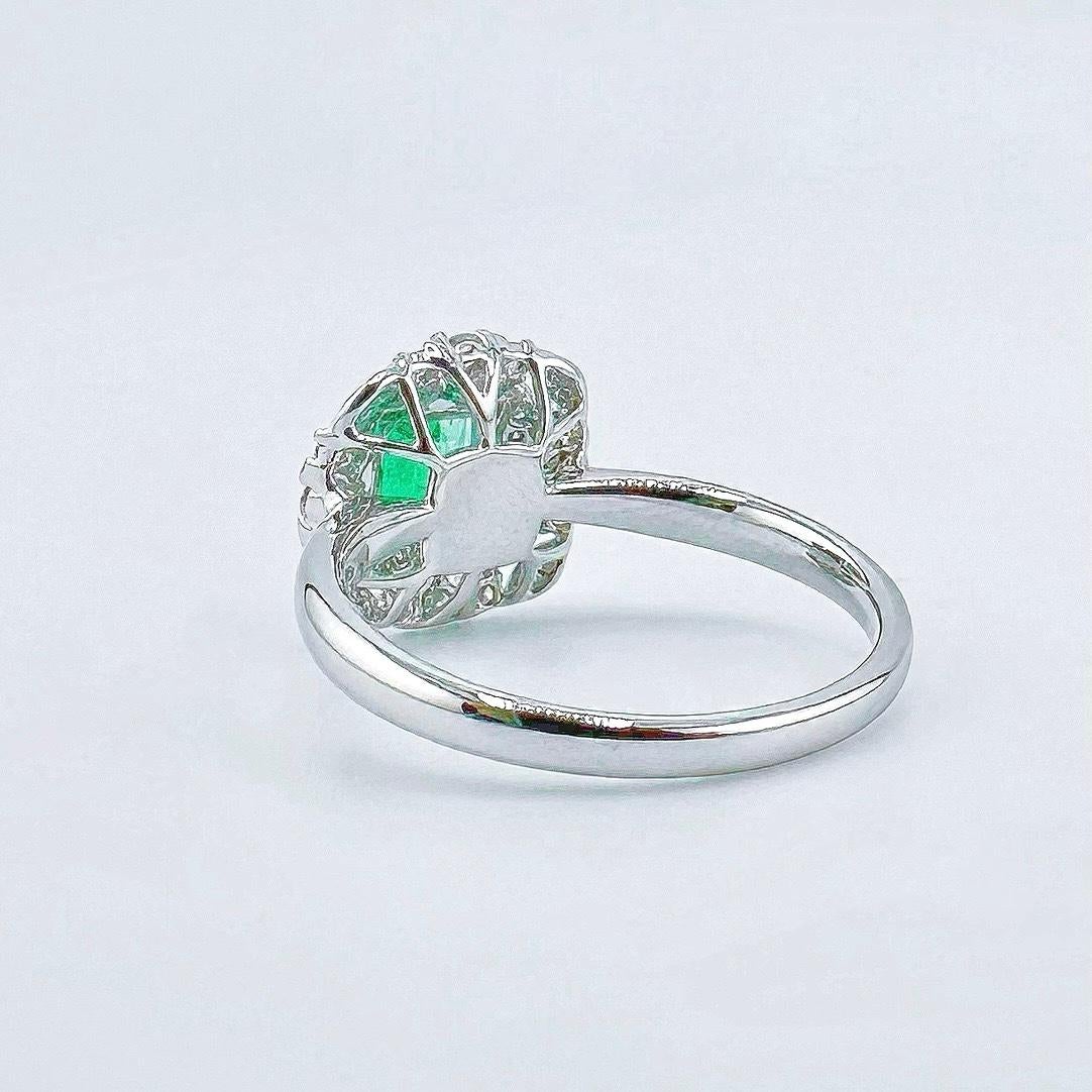 Guild Certified 0,52 CT Kolumbien Smaragd 18K Weißgold Ring mit Diamanten im Zustand „Neu“ im Angebot in Kowloon, HK