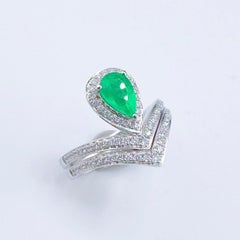 Guild Certified 0.69 CT Vivid Green Emerald Ring with Diamonds