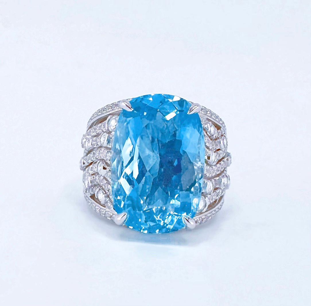 Guild Certified 10,26 CT Aquamarin 18K Weißgold Ring mit Diamanten

1 Aquamarin - 10,26 CT
Schliff - Brillant
Farbe - Lebendiges Blau
Guild Zertifizierung beigefügt

Diamanten - 1,75 CT
18K Gold - 12,9 GM