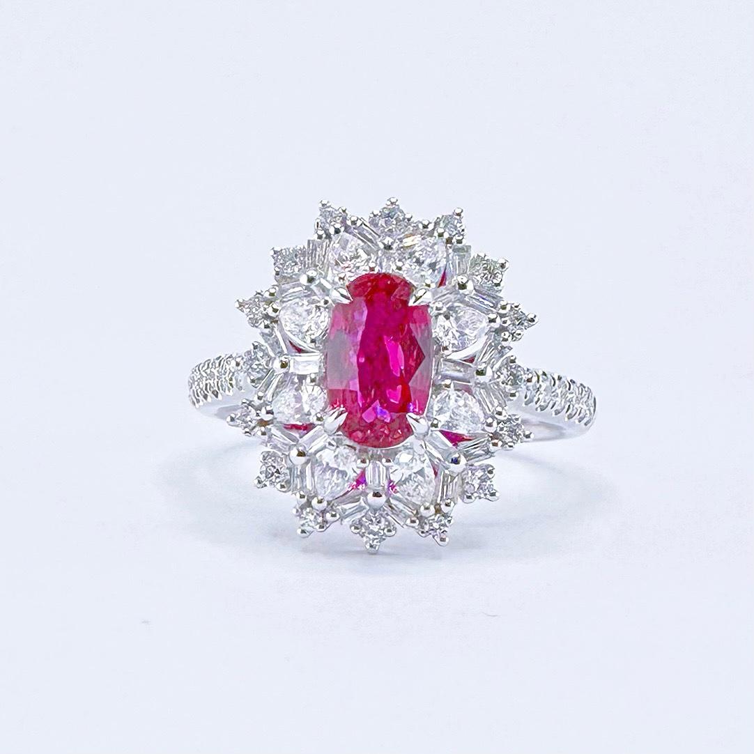 Guild Certified 1.03 CT Rubí rojo sangre de paloma Anillo de oro blanco de 18 quilates con diamante

1 Rubí sin calentar - 1,03 CT
Forma - Ovalada
Talla - Brillante modificada
Color - Rojo sangre de paloma

Certificación gremial adjunta 

Diamantes