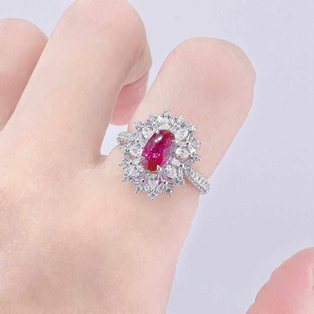 Guild Certified 1.03 CT Rubí rojo sangre de paloma Anillo de oro blanco de 18 quilates con diamante en Nuevo estado para la venta en Kowloon, HK