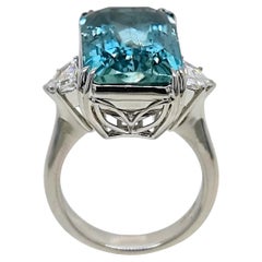 Certificato Guild, 13,52 carati. Anello in oro bianco con diamante fancy e acquamarina