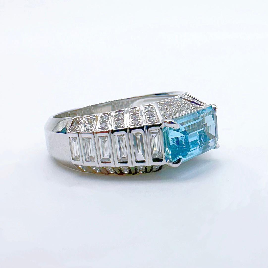 Taglio baguette Anello certificato Guild da 1,60 CT con acquamarina blu vivo e diamante baguette in vendita