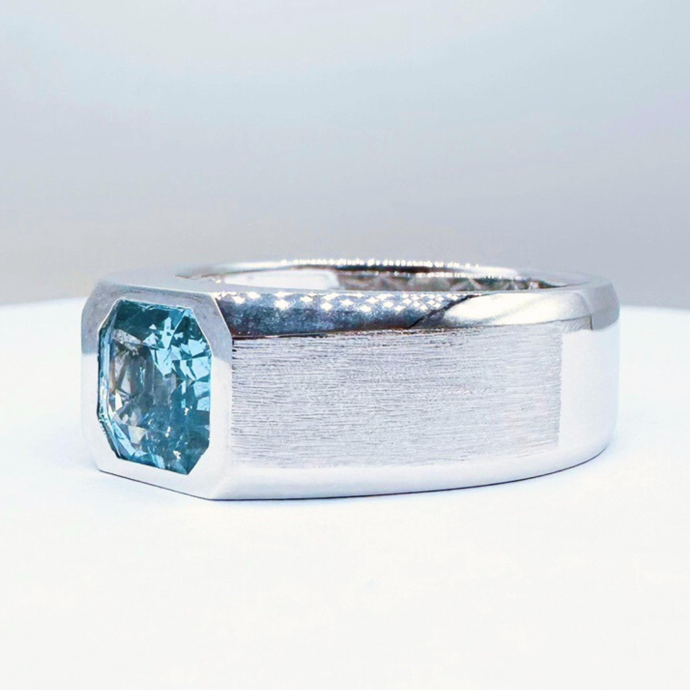 Moderno Anello certificato Guild con acquamarina blu Santa Maria da 1,65 CT e diamanti in vendita