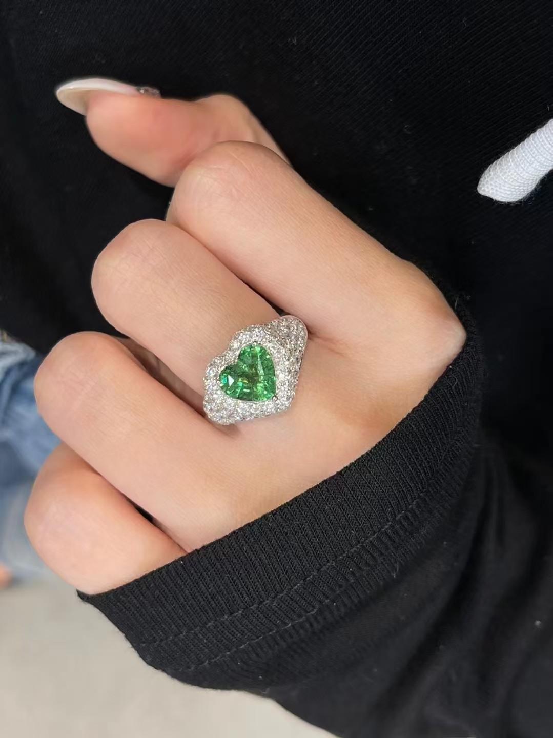 Modern GUILD Certified 2.05 Carat Heart Shaped Tsavorite Garnet Diamond Cocktail Ring For Sale