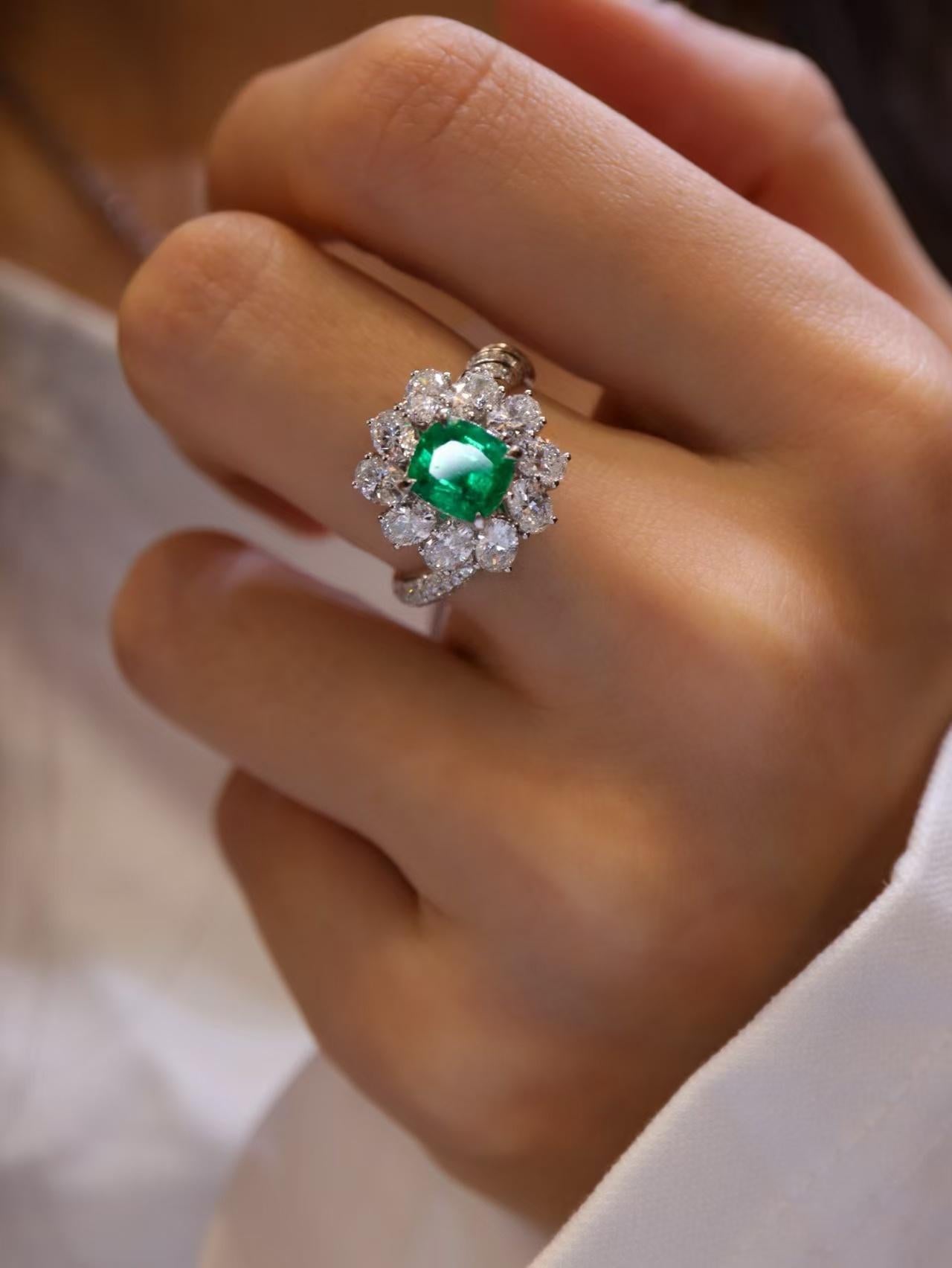 GUILD Certified 1.19 Carat Emerald Cocktail Ring Thick Gold Inlay Full Diamond In New Condition For Sale In Kowloon, HK