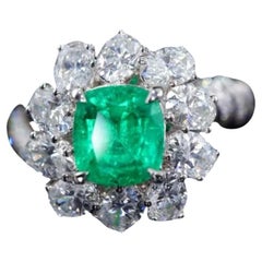 Anello cocktail con smeraldo certificato Guild da 1,19 carati con intarsio in oro pieno di diamanti