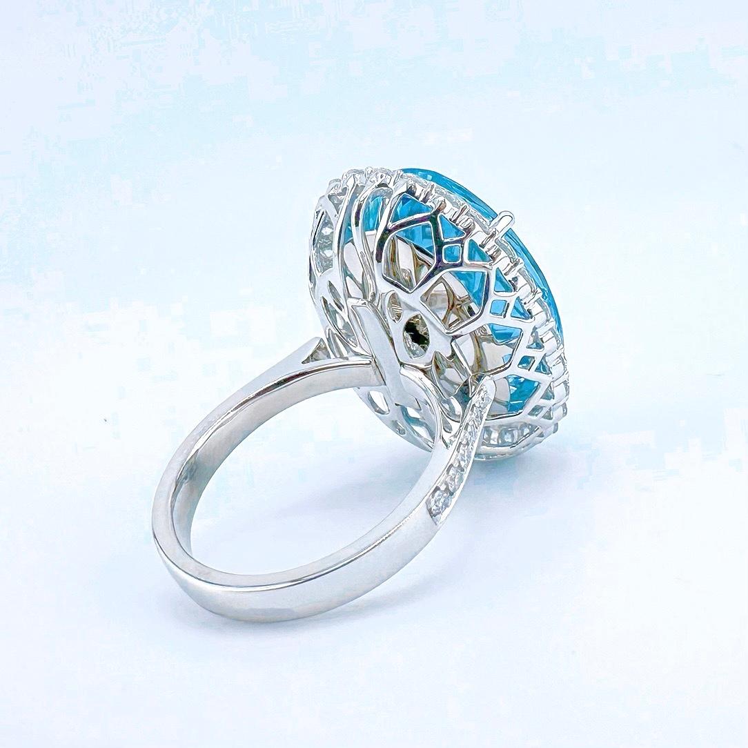 Women's or Men's Guild Certified 20.28 CT Vivid Blue Aquamarine 18K Gold Ring with Diamonds For Sale