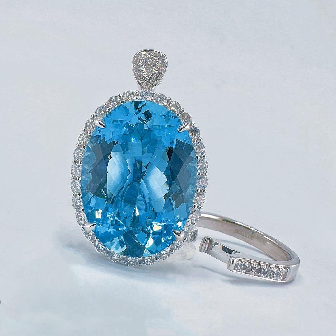 Guild Certified 20.28 CT Vivid Blue Aquamarine 18K Gold Ring with Diamonds For Sale 3