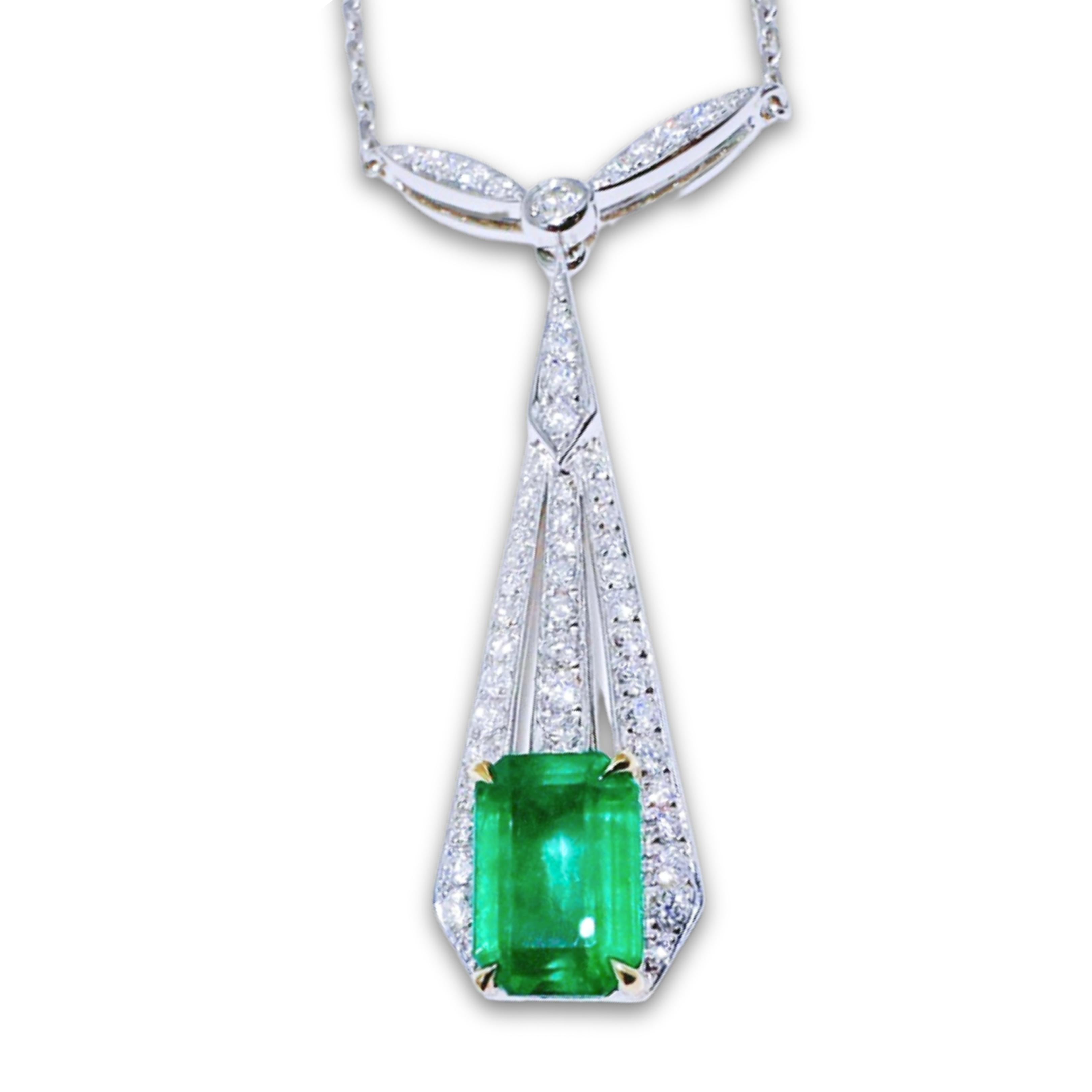 1 Emerald - 2.04 CT
Diamonds - 0.535 CT
18K Gold - 6.59 GM